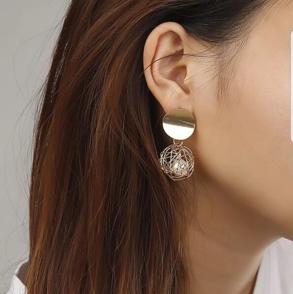 Women Golden Round Pearl Ball  Geometric E…